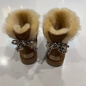 UGG Women’s Boot brown with leopard bows size 7
